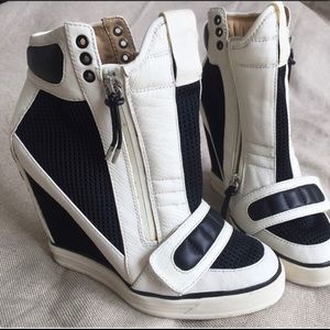 L.A.M.B. by Gwen Stefanie Nala Wedge Sneakers
